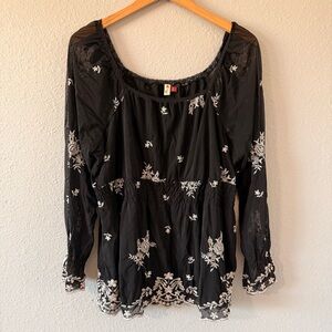 Seven7 Black White Floral Embroidery Smocked Waist Lace Trim Top Women's Size 14